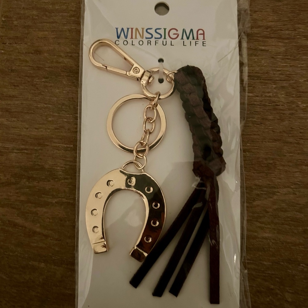 NWT Winssigma Gold Horseshoe Keychains